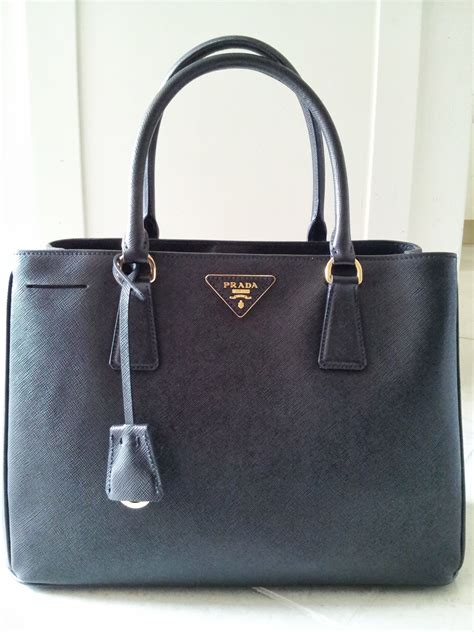 prada handbags reviews.